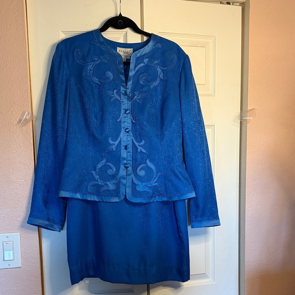 Papell Boutique 100% Blue Silk Embroidered jacket and Straight Skirt size 12